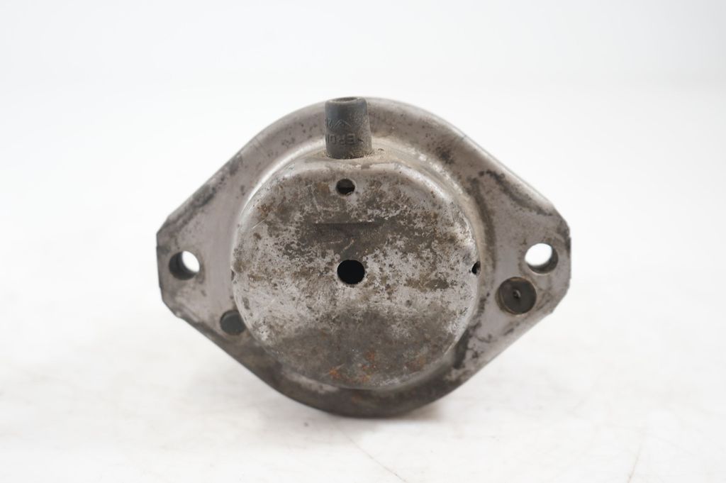 Engine mount bracket (6)
