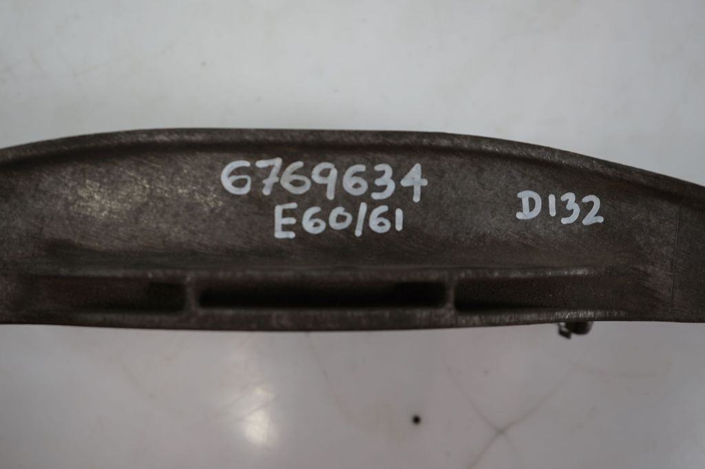 Gearbox mounting bracket (7)