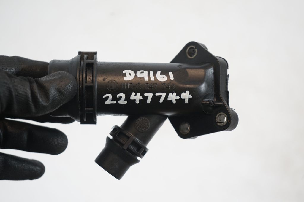 Engine coolant pipe/hose (8)