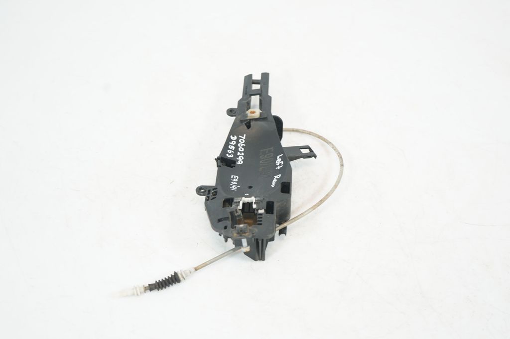 Rear door exterior handle/bracket (2)