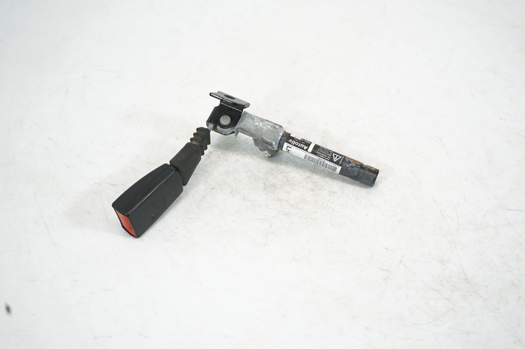 Rear seatbelt buckle (5)