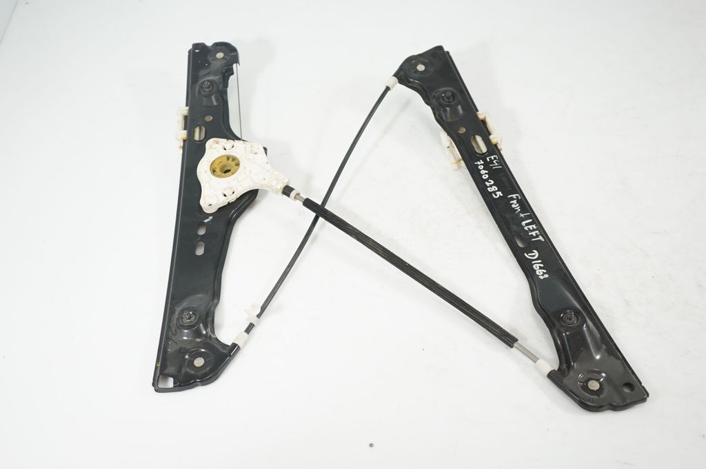 Front door window regulator with motor (2)