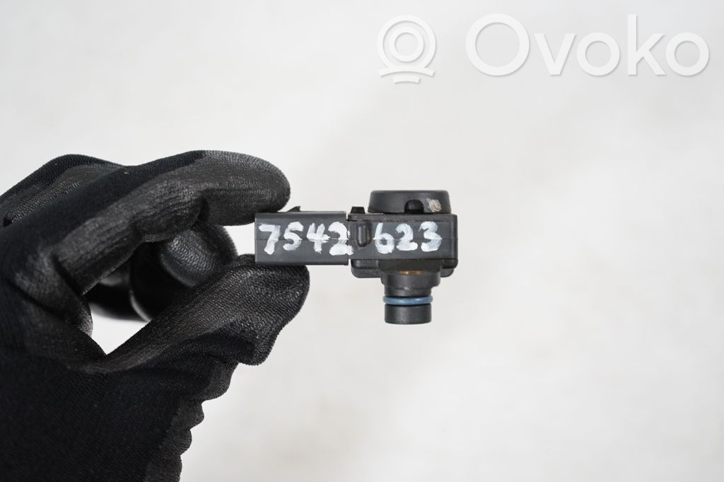 Air pressure sensor (8)