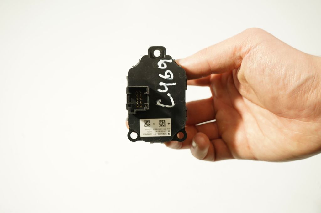 Engine start stop button switch (8)