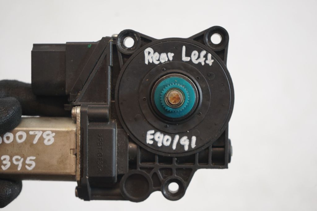 Rear door window regulator with motor (8)