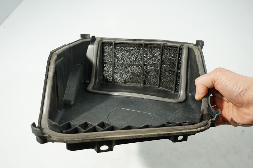 Cabin air micro filter cap (7)