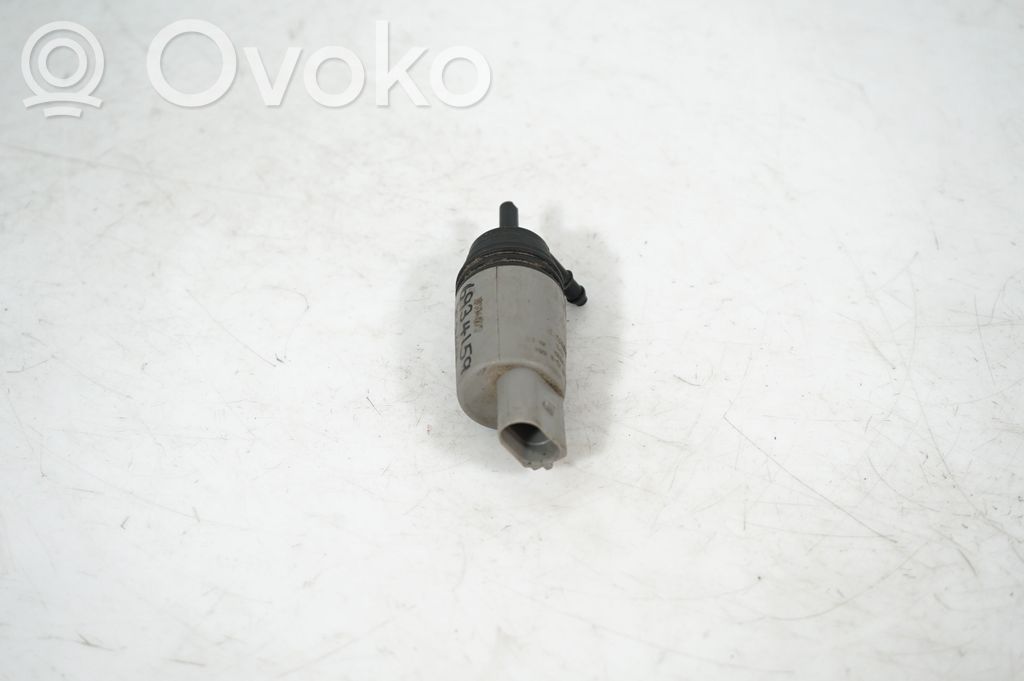 Windscreen/windshield washer pump (2)