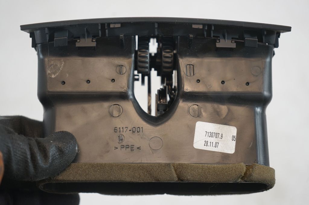 Rear air vent grill (6)