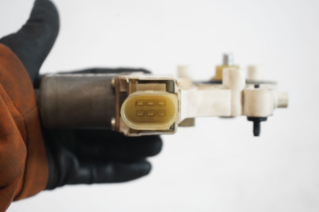 Front door window regulator with motor (6)