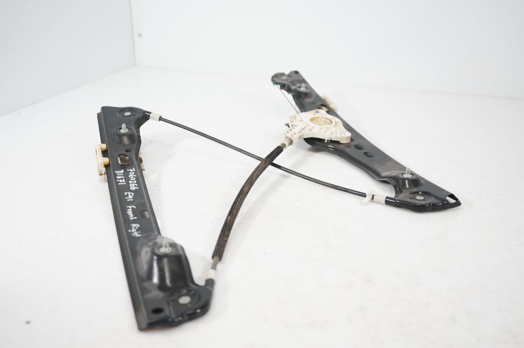 Front door window regulator with motor (7)