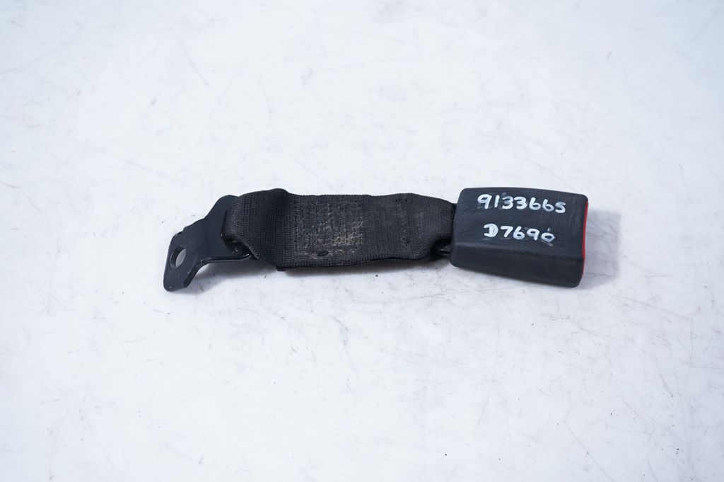 Rear seatbelt buckle