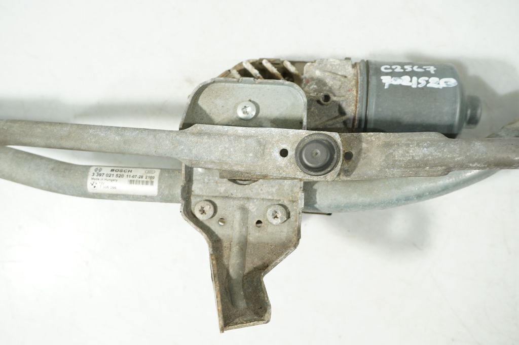 Front wiper linkage and motor (5)