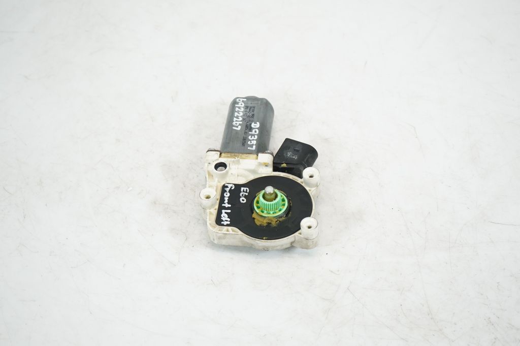 Front door window regulator motor (2)