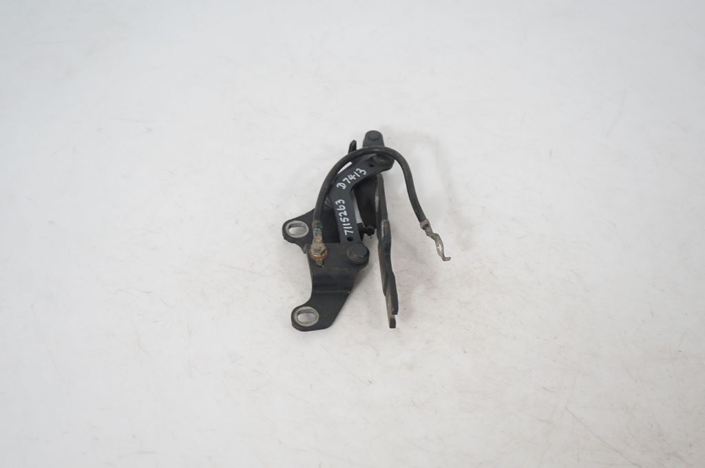 Engine bonnet/hood hinges (4)