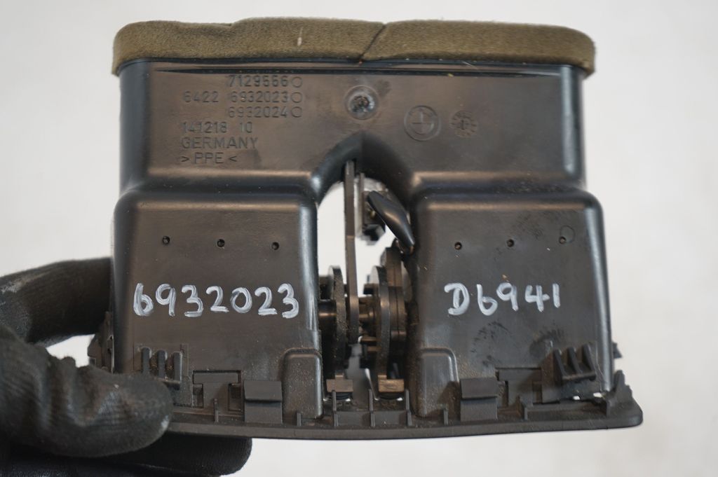 Rear air vent grill (8)