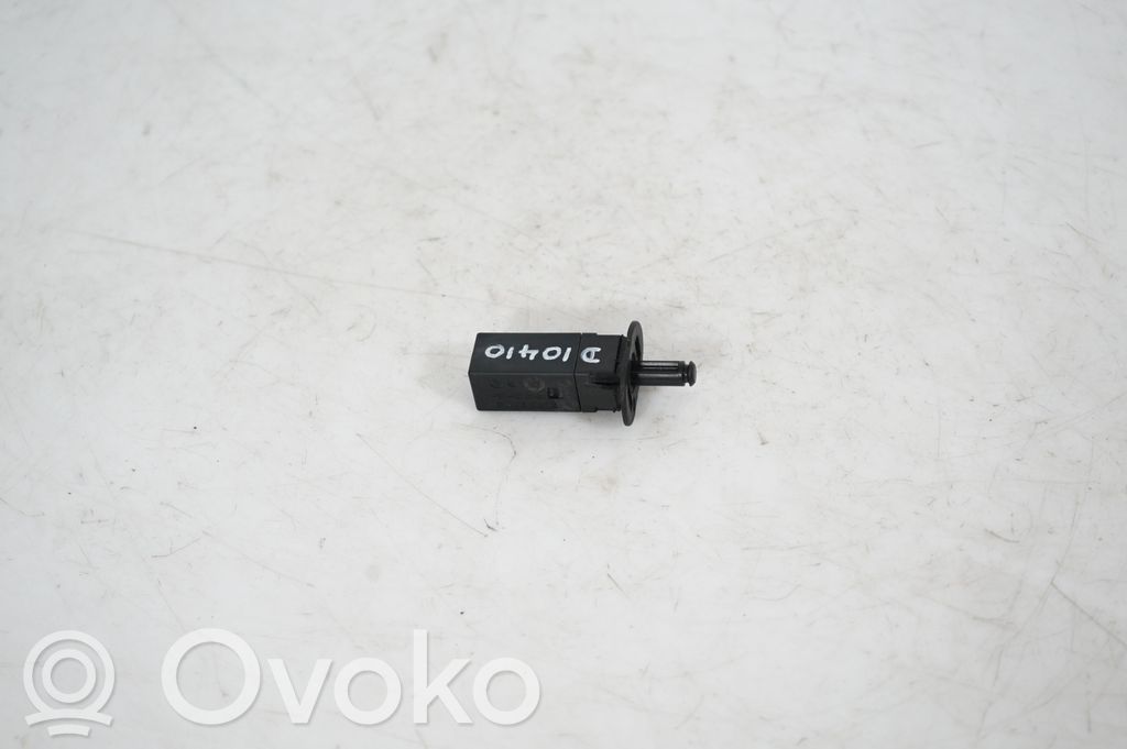Fuel tank cap lock (3)