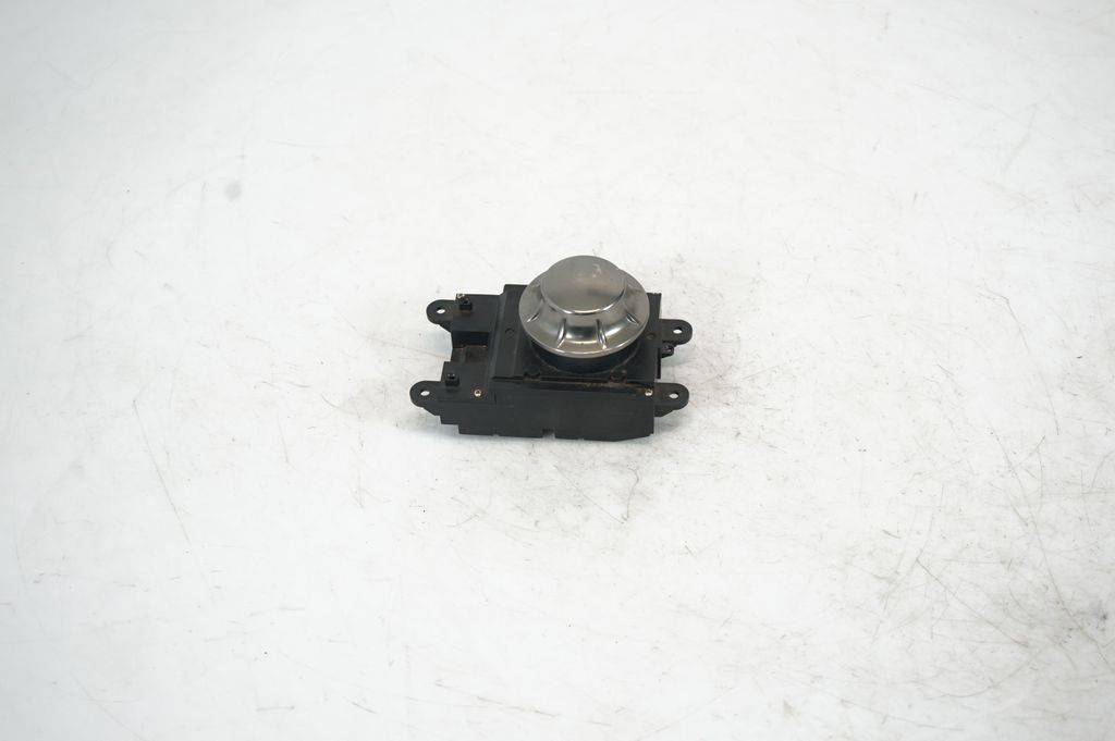 Multifunctional control switch/knob (2)