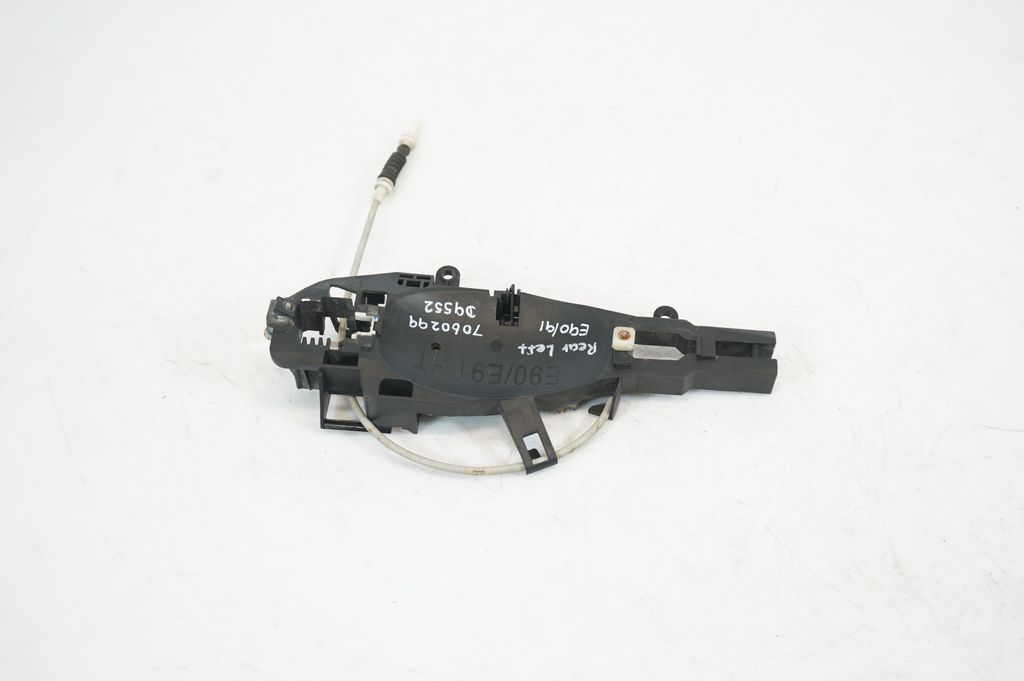 Rear door exterior handle/bracket (3)