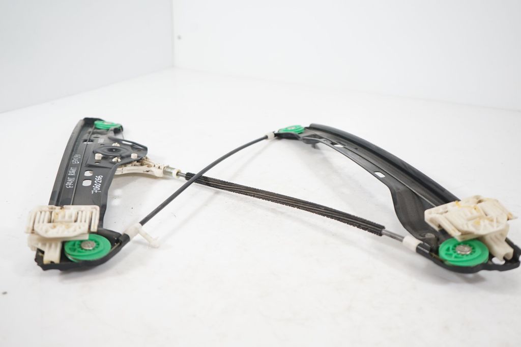 Front door window regulator with motor (7)