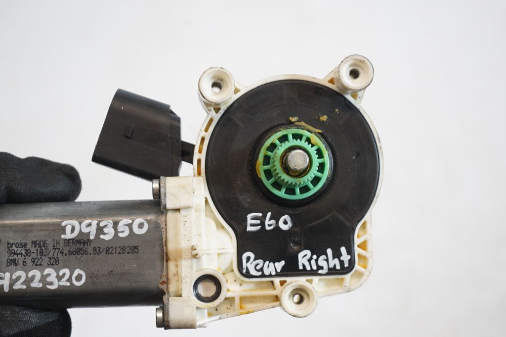 Rear door window regulator with motor (7)