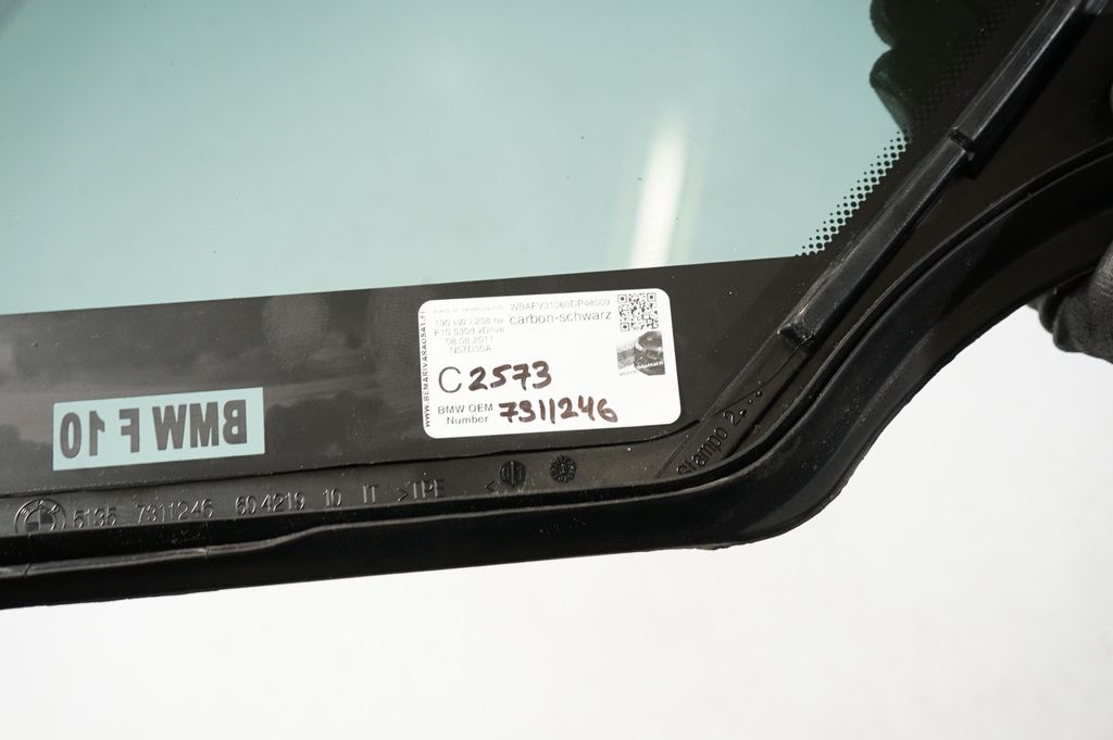 Rear vent window glass (8)