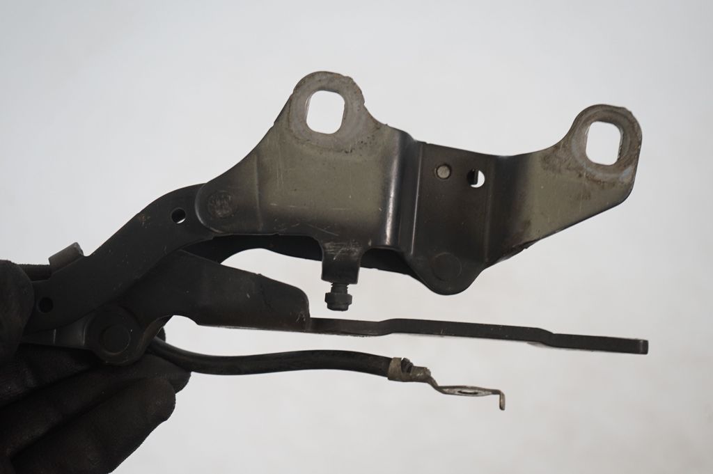 Engine bonnet/hood hinges (6)