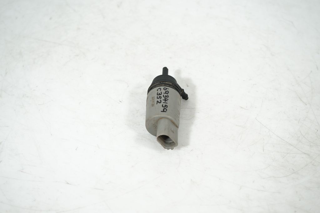 Windscreen/windshield washer pump (2)