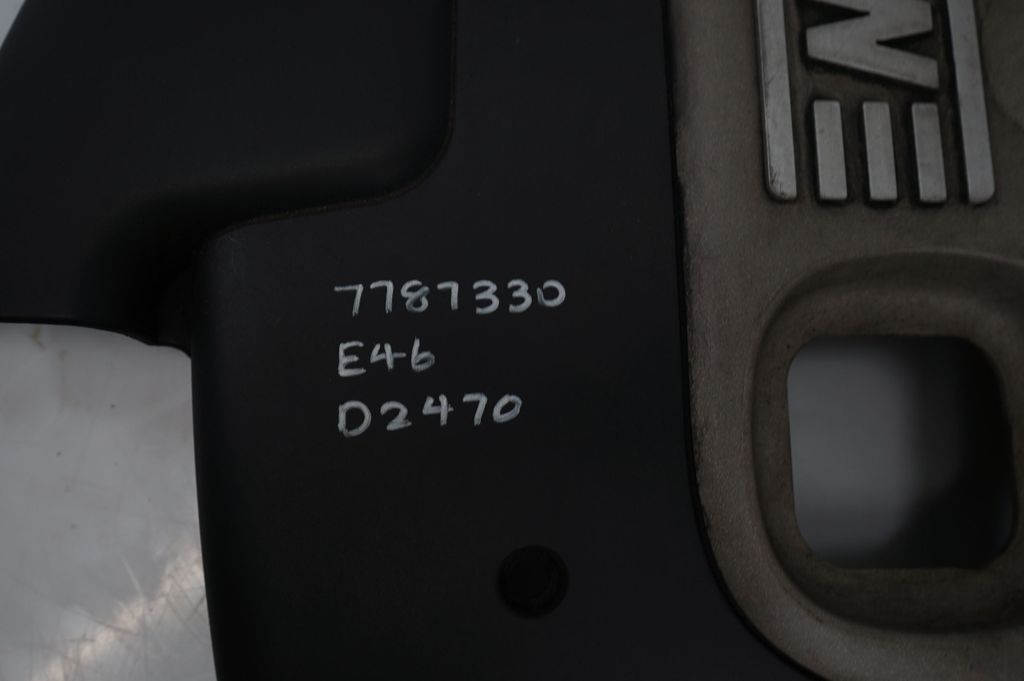 Engine cover (trim) (8)