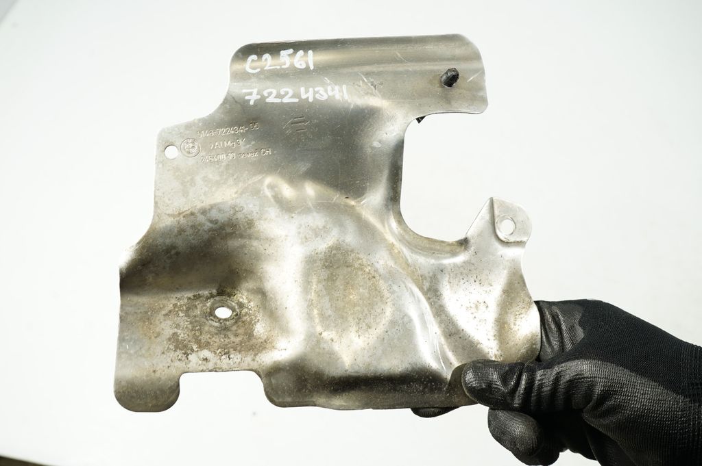 Heat shield in engine bay (7)