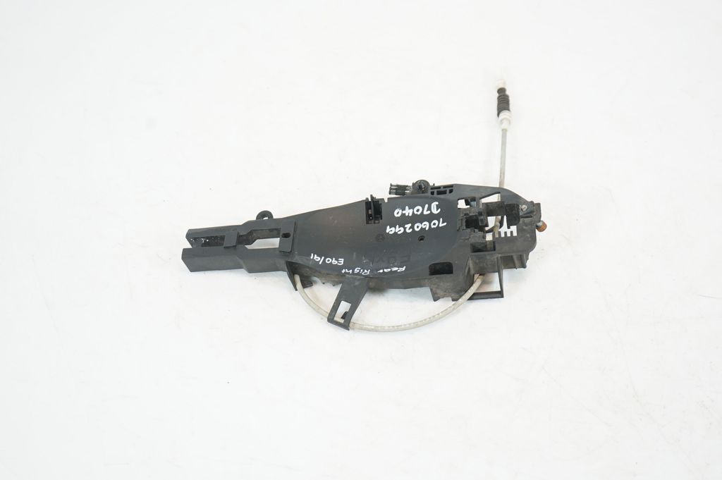 Rear door exterior handle/bracket (3)