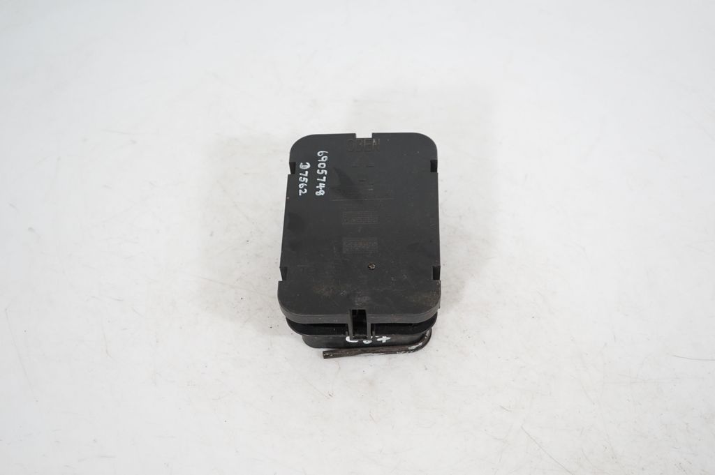 Quarter panel pressure vent (2)