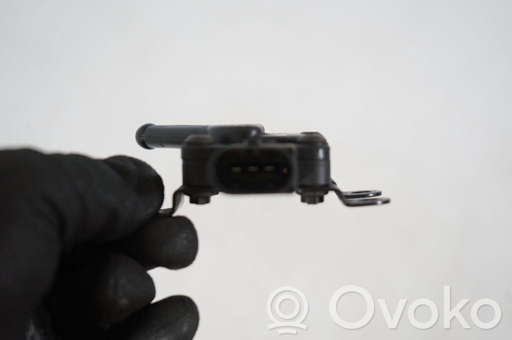 Exhaust gas pressure sensor (7)