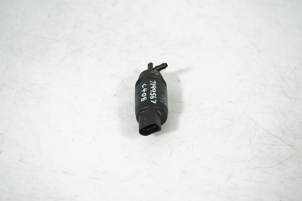 Windscreen/windshield washer pump (2)