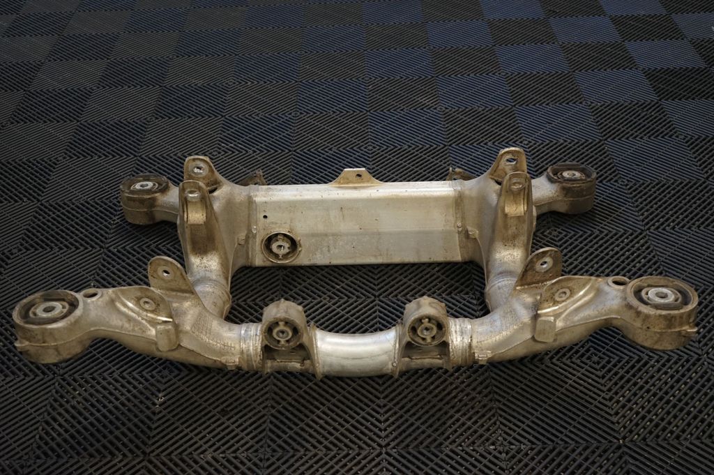 Rear subframe (5)