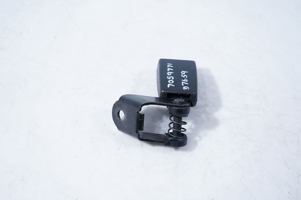 Rear seatbelt buckle (3)
