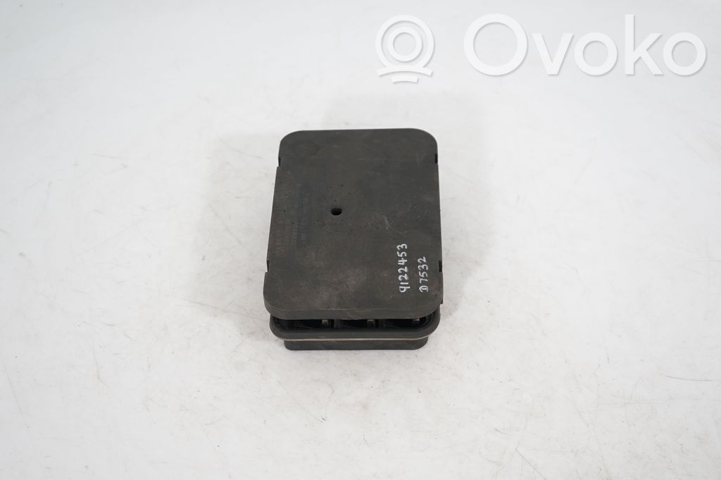 Quarter panel pressure vent (4)