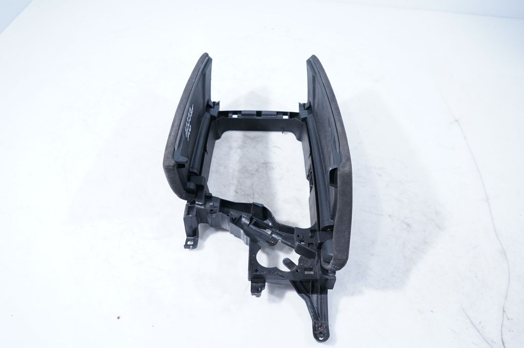 Armrest (3)