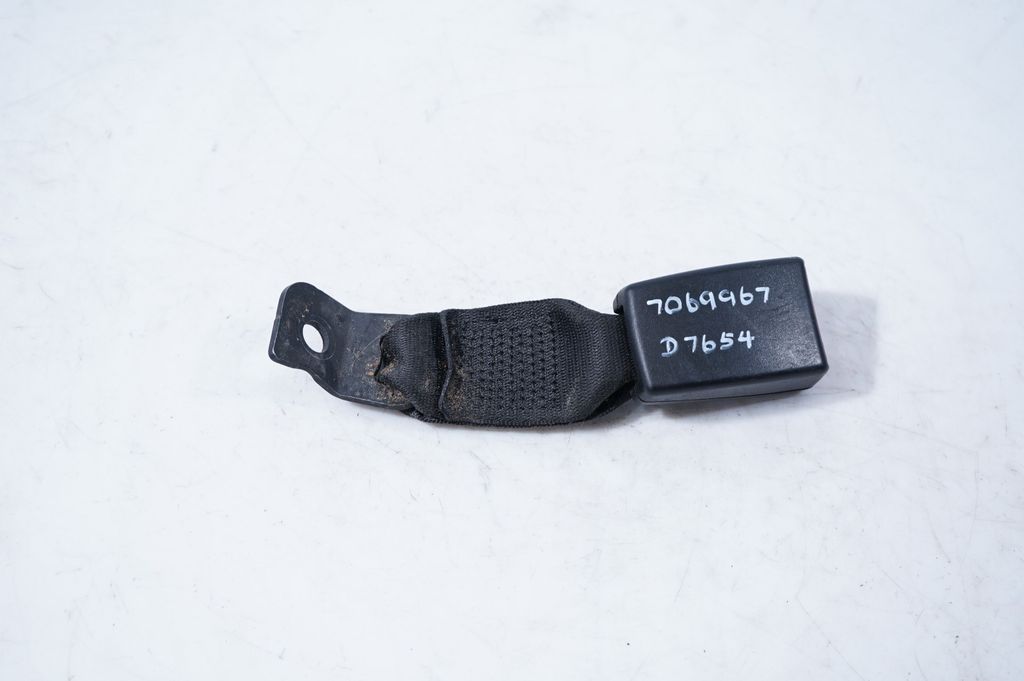 Rear seatbelt buckle