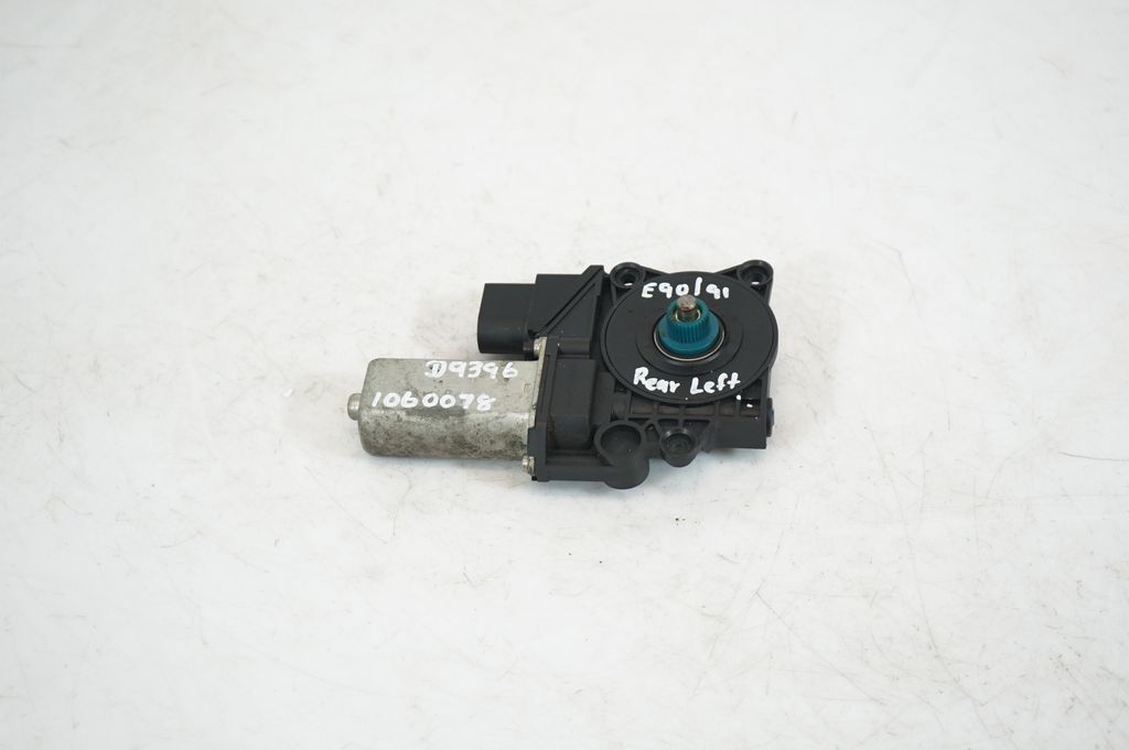 Rear door window regulator with motor