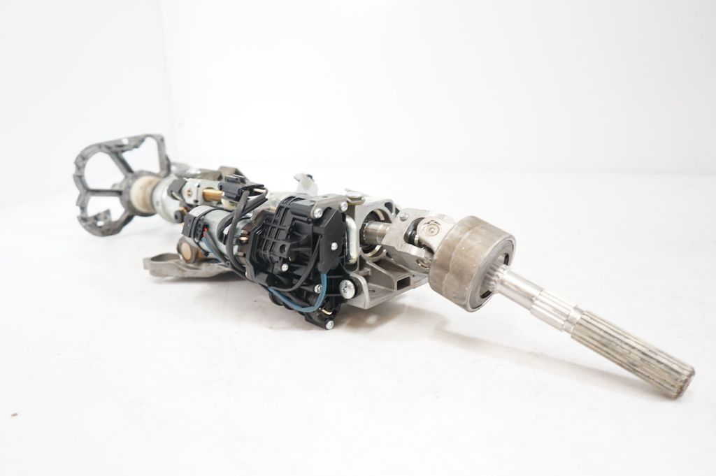 Steering wheel axle (7)