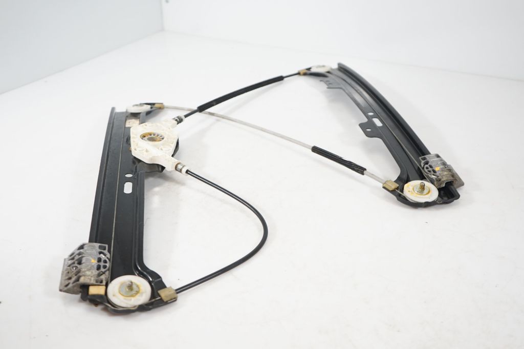 Front door window regulator with motor (6)