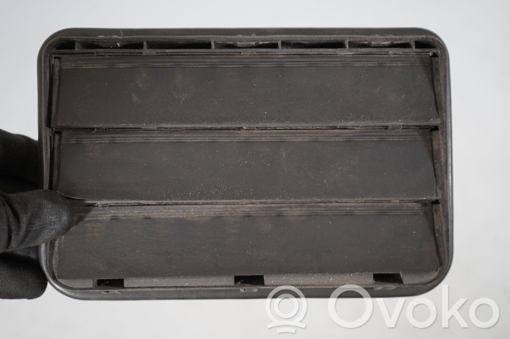 Quarter panel pressure vent (7)