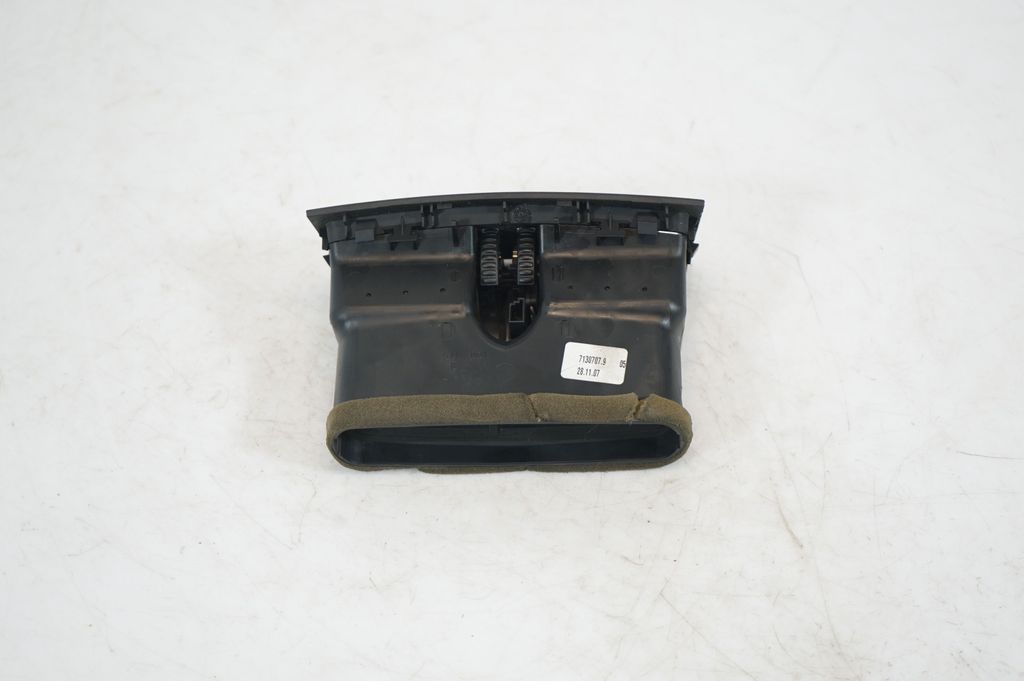 Rear air vent grill (3)