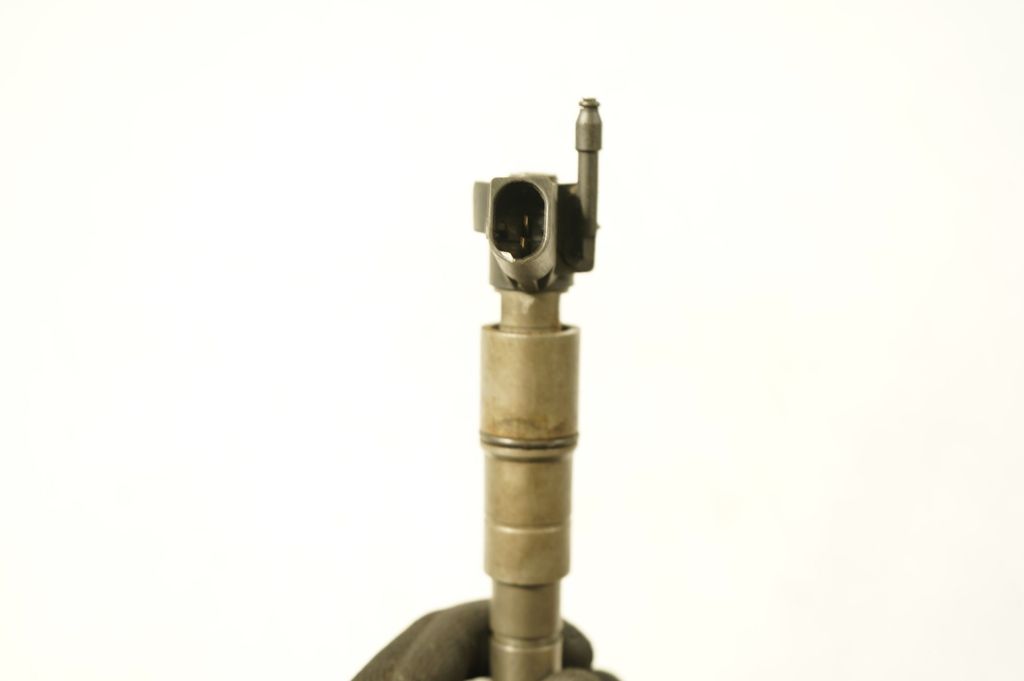 Fuel injector (6)