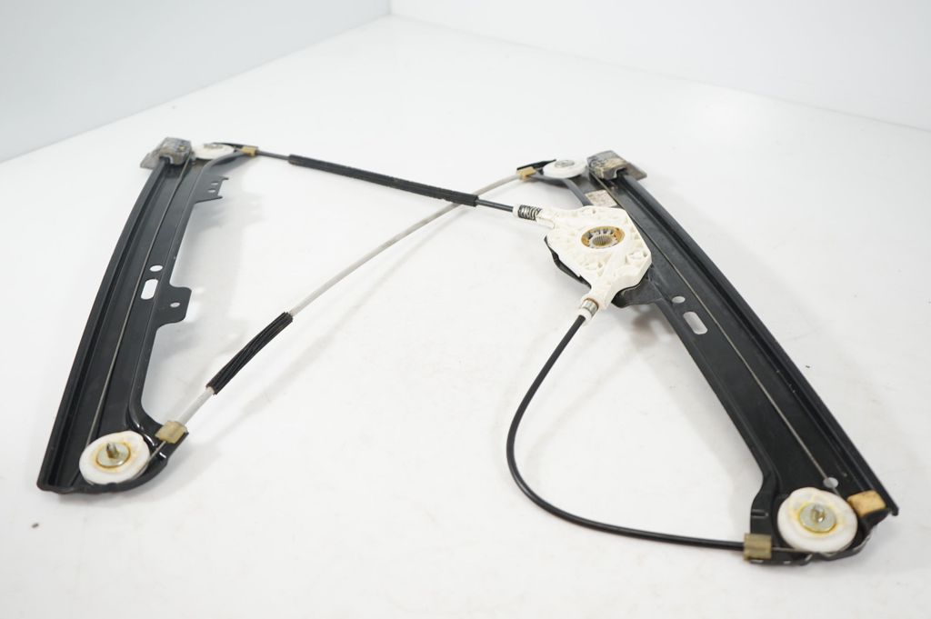 Front door window regulator with motor (6)