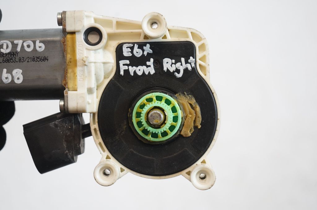 Front door window regulator with motor (7)