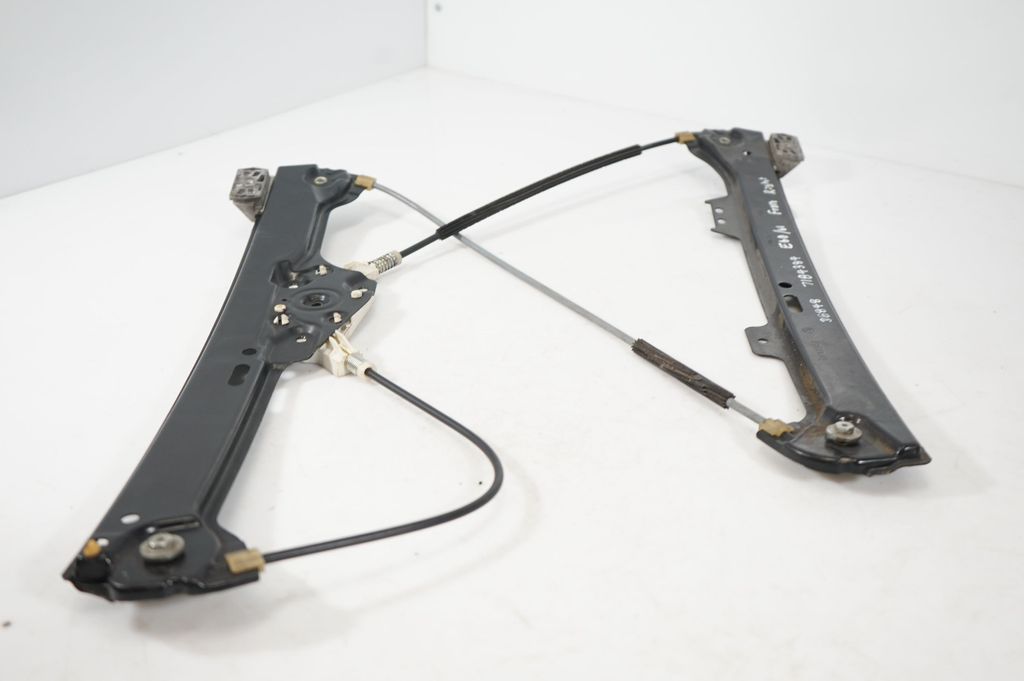 Front door window regulator with motor (8)