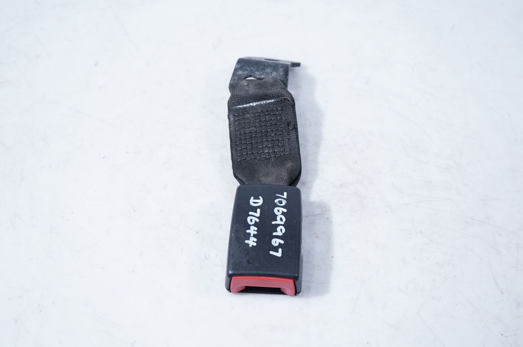 Rear seatbelt buckle (3)