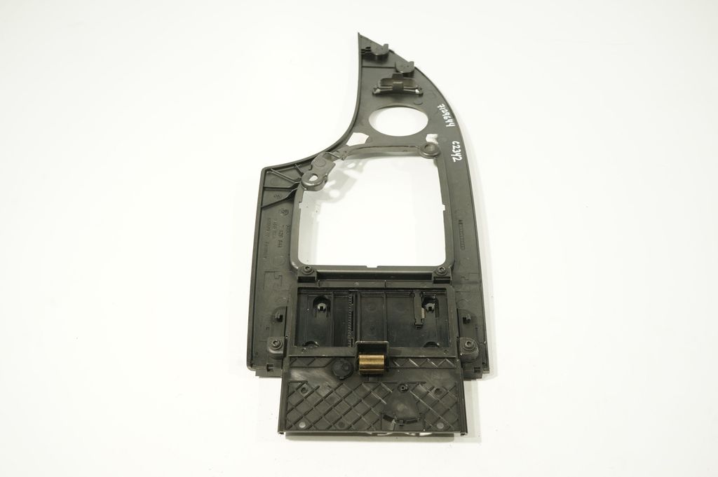 Gear shifter surround trim plastic (8)