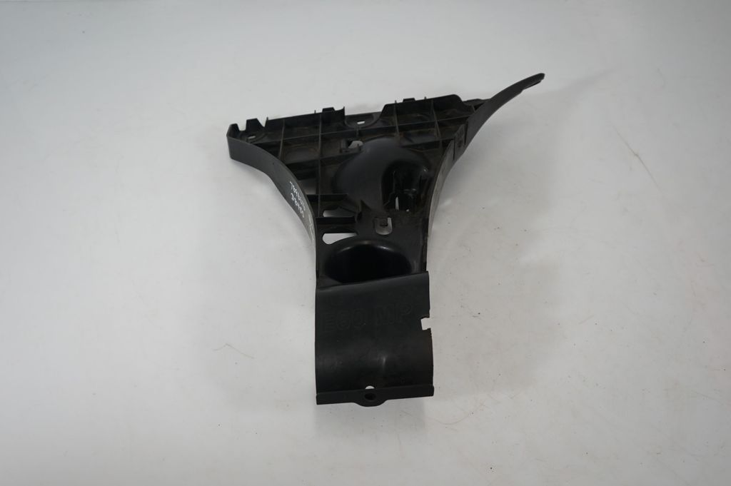 Rear bumper mounting bracket